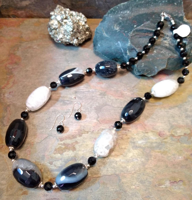 Set Drusy Achat & Schwarzer Onyx Sterling Silber Halskette Und Ohrringe Set von JaspersJewels