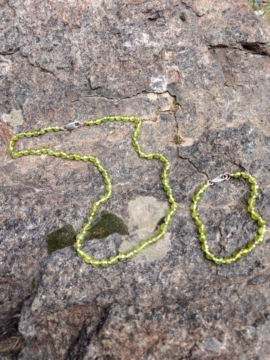 Set Facetierte Peridot Ausgezeichnete Qualität Halskette & Armband Alle Natürlichen Halbedelsteine Heilen Metaphysical Set Facetierte Peridot Ausgezeichnete Qualität Halskette & Armband Alle Natürlichen Halbedelsteine Heilen Metaphysical von JaspersJewels