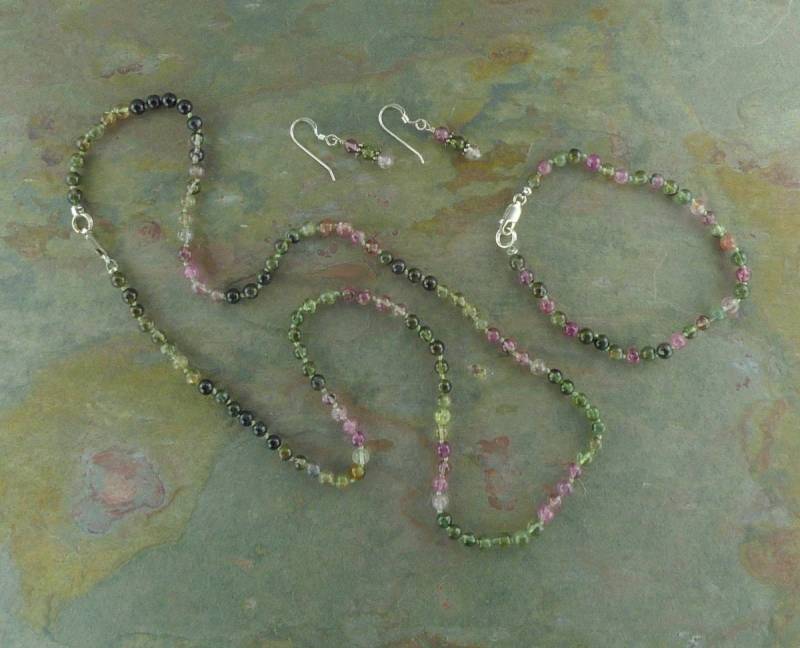 Set Wassermelone Turmalin Halskette Armband & Ohrring Set Alle Natürlichen Halbedelsteine Heilung Metaphysical Set Wassermelone Turmalin Halskette Armband & Ohrring Set Alle Natürlichen Halbedelsteine Heilung Metaphysical von JaspersJewels