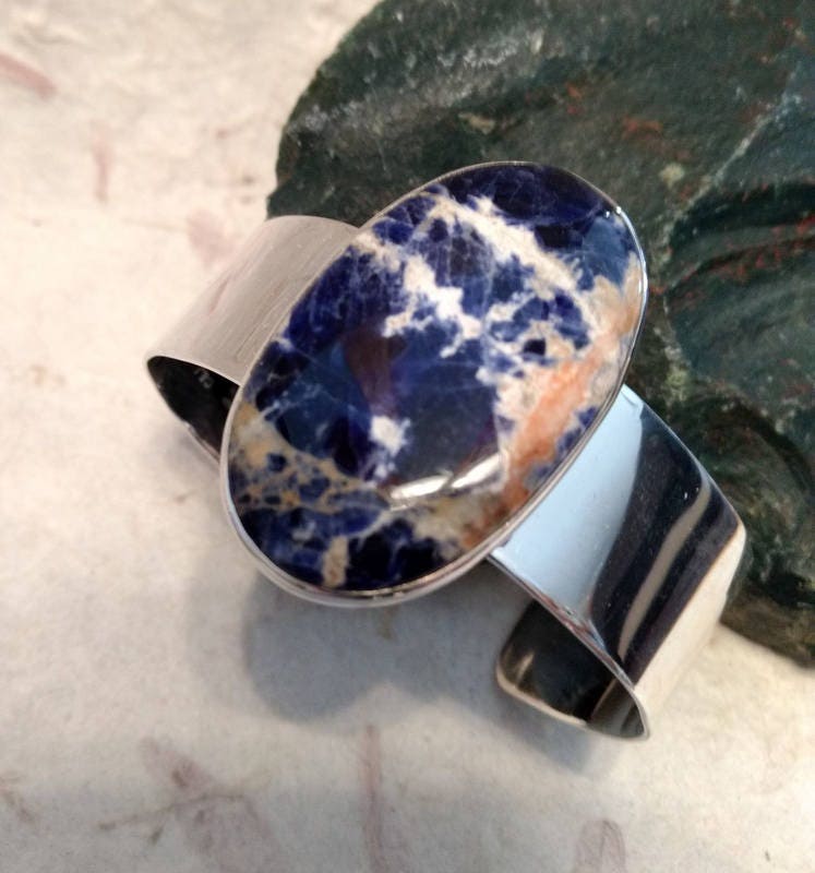 Sodalite Statement Manschette Armband Sterling Silber Breitband Wow Sodalite Statement Manschette Armband Sterling Silber Breitband Wow von JaspersJewels