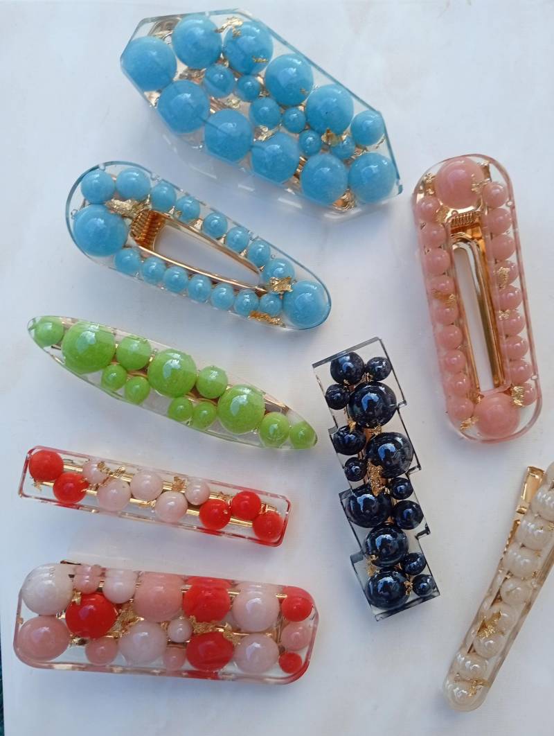 Haarspangen Aus Epoxidharz Mit Perlen Und Blattgoldflocken von JasuviDesign