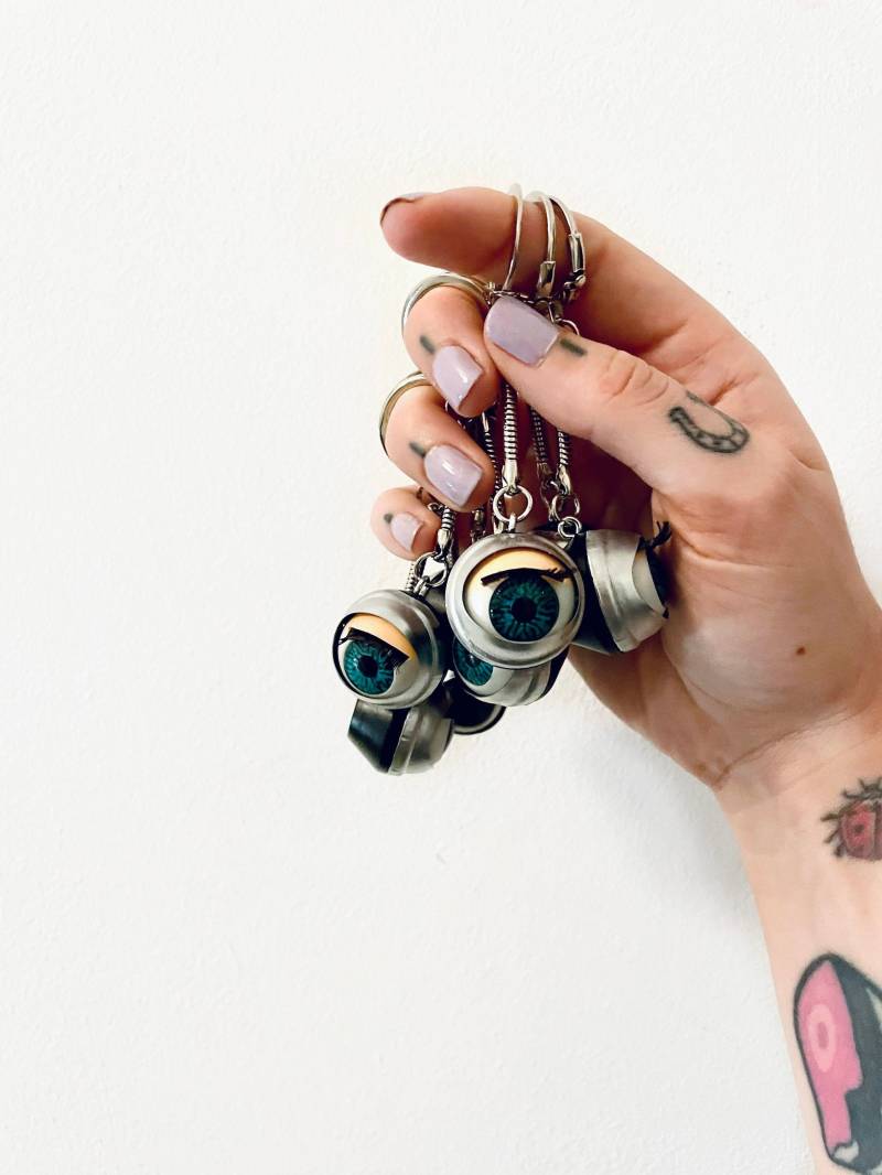 Augapfel Schlüsselanhänger, Schlüsselanhänger Mit Blinkendes Auge, Süßes Halloween Geschenk, Eyeball Ungewöhnlicher Schlüsselanhänger von Jawlinejewellery