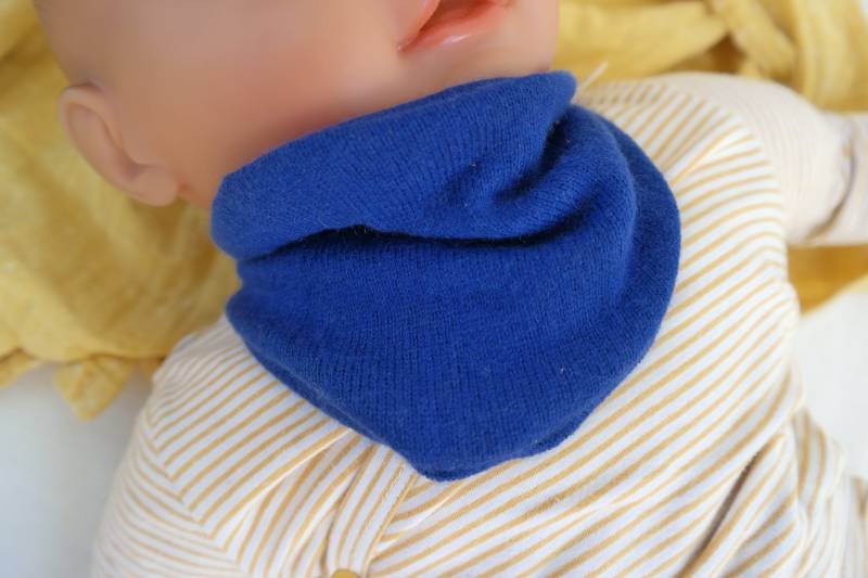Dreieckstuch Schal Mitwachsend Für Babys Aus Upcycling Seide & Kaschmir in Royalblau von JawollBaby