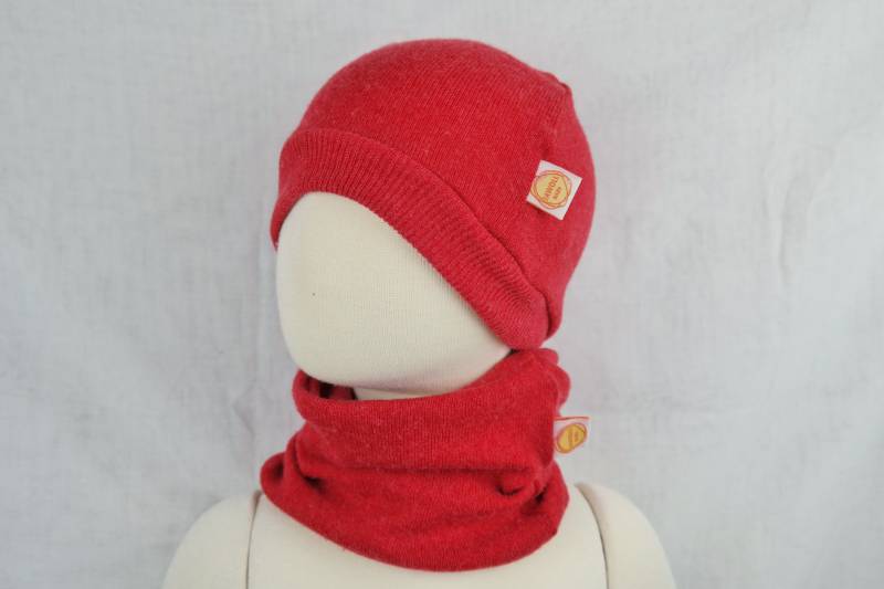 Set Mütze Und Loop Aus Upcycling Wolle & Kaschmir Für Babys Kleinkinder Ku 46-48 cm in Rot von JawollBaby