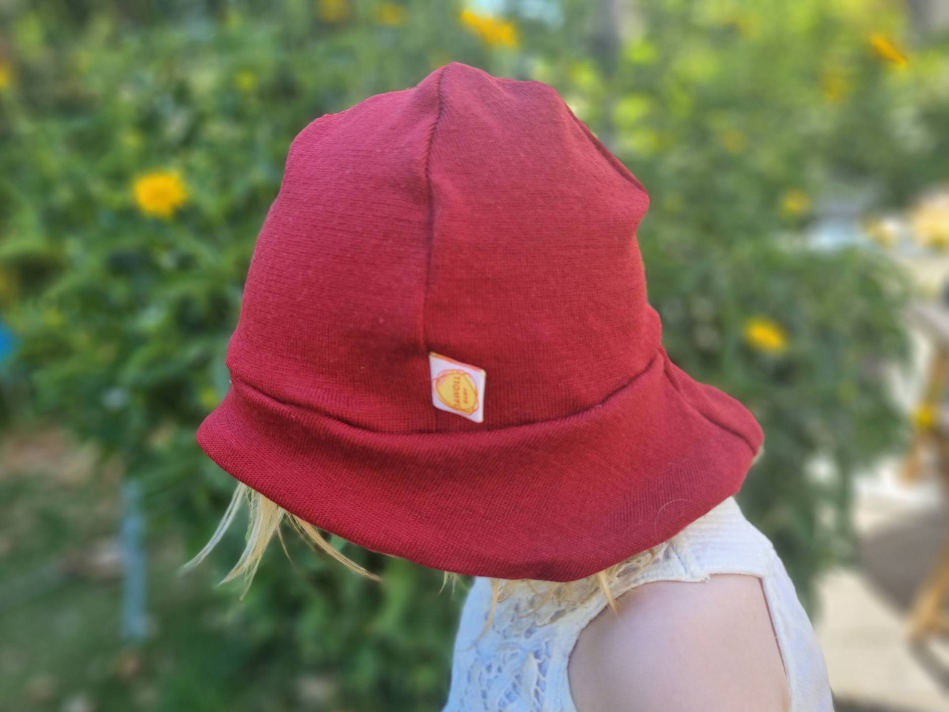 Sonnenhut Baby Kleinkind Verschiedene Größen Mit Nackenschutz Aus 100 % Upcycling Wolle in Weinrot Sonnenhut Baby Kleinkind Verschiedene Größen Mit Nackenschutz Aus 100 % Upcycling Wolle in Weinrot von JawollBaby