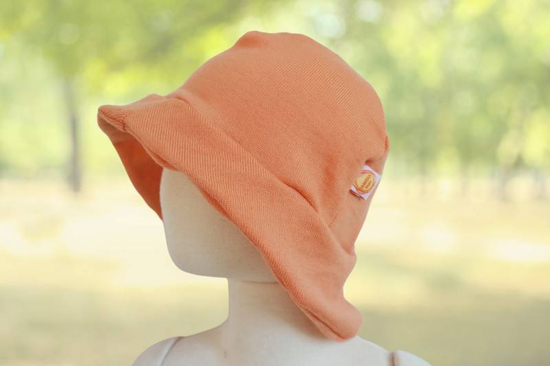 Sonnenhut Sommermütze Kleinkind Ku 50-54 Mit Nackenschutz Aus 100 % Upcycling Merino-Wolle in Pfirsich-Orange Sonnenhut Sommermütze Kleinkind Ku 50-54 Mit Nackenschutz Aus 100 % Upcycling Merino-Wolle in Pfirsich-Orange von JawollBaby