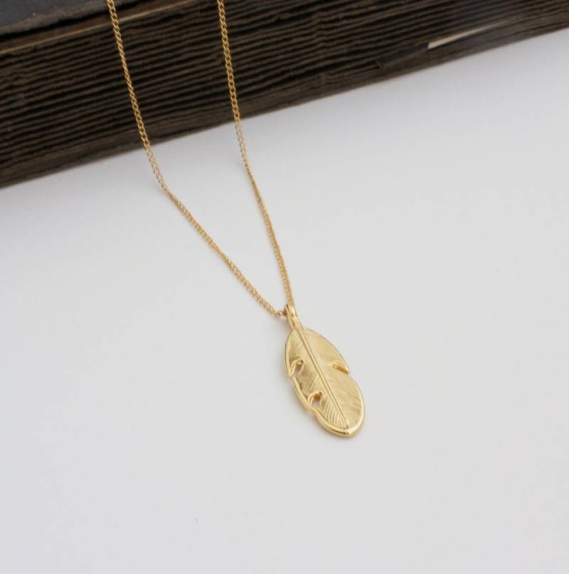 Glücksbringer | Gold Feder Charm Halskette Zierliche Kette Einfache Elegante Schmuck Für Jeden Tag Glücksbringer | Gold Feder Charm Halskette Zierliche Kette Einfache Elegante Schmuck Für Jeden Tag von JayAndRenae