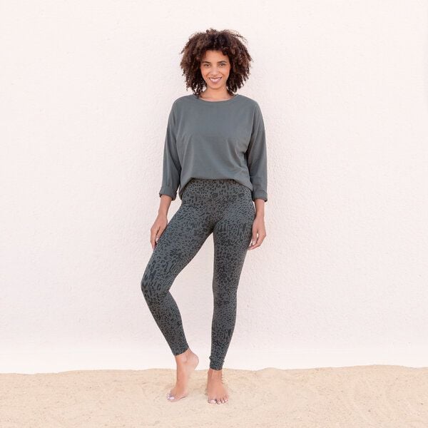 Jaya KONCY - Damen - Basic Longsleeve mit lässiger Weite und etwas kürzer geschnittem Cutting-Edge Saum von Jaya