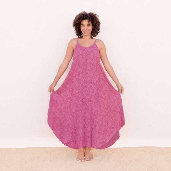 Jaya MAXIKLEID ESTELLE - Damen - Luftig-leichtes Maxikleid mit Allover-Blütenprint aus weichfließender Rayon-Viskose ideal für den Urlaub Jaya MAXIKLEID ESTELLE - Damen - Luftig-leichtes Maxikleid mit Allover-Blütenprint aus weichfließender Rayon-Viskose ideal für den Urlaub von Jaya