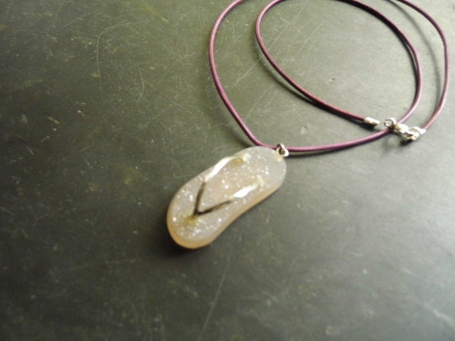 Halskette, Rosenquarz, Druzy, Lederband, Flip Flop von JayasStarBazaar