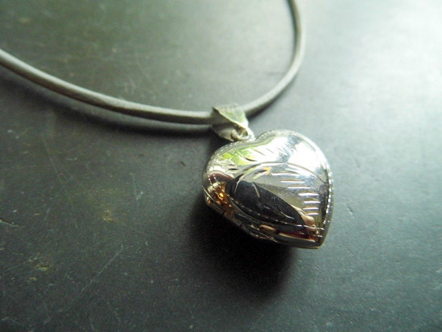 Herz-Medaillon Halskette, Herz, Lederband, Medaillon, Sterling Silber, Schmuck von JayasStarBazaar