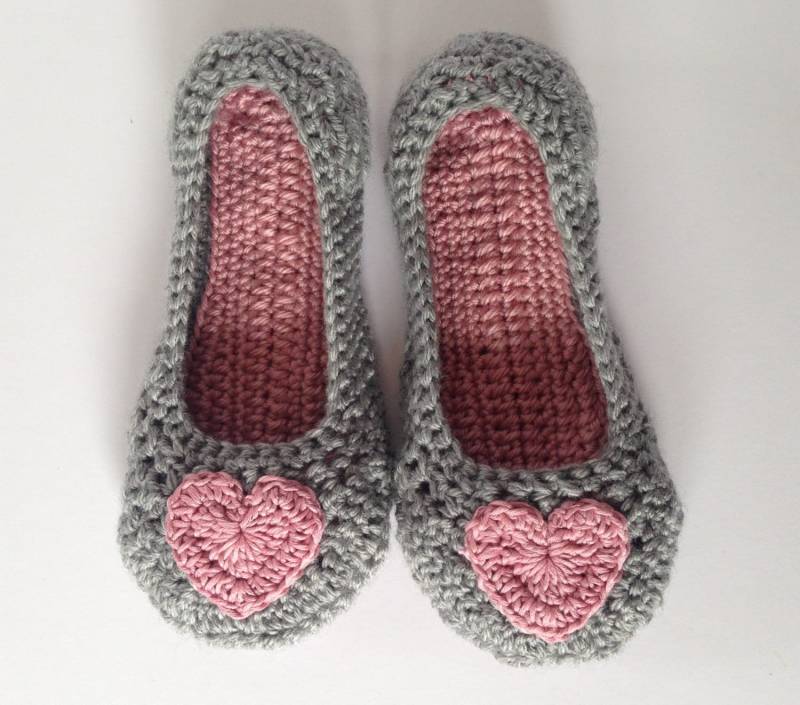 Gehäkelte Hausschuhe Damen Rosa Herz, Anti-Rutsch-Sohle von Jayneanncrochet