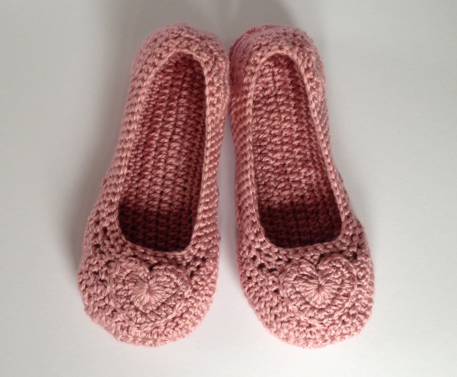 Gehäkelte Herz Hausschuhe Altrosa Acryl Hausschuhe, Damen Geschenk von Jayneanncrochet