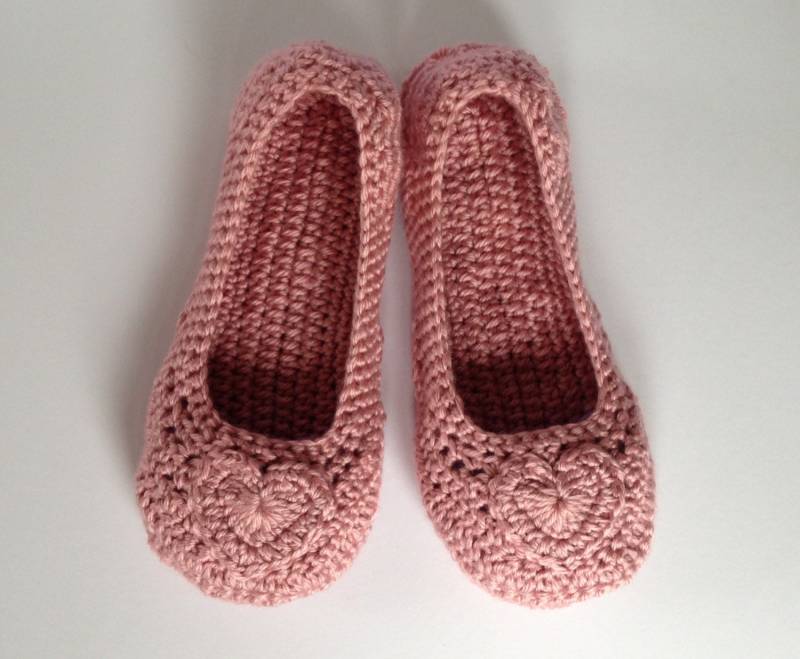 Gehäkelte Herz Hausschuhe Altrosa Acryl Hausschuhe, Damen Geschenk von Jayneanncrochet