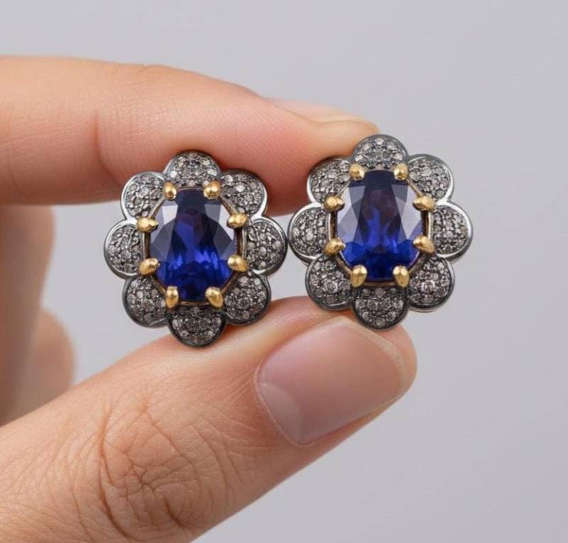 Blauer Saphir Sterlingsilber Ohrstecker Pave Diamond Handmade Design von Jayseejewellers