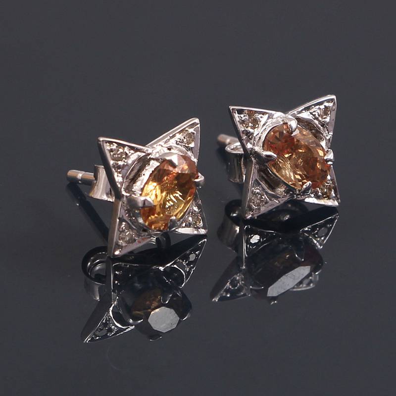 Handgefertigte Victorian Saphir Ohrstecker Single Cut Diamant, Sterling Silber von Jayseejewellers