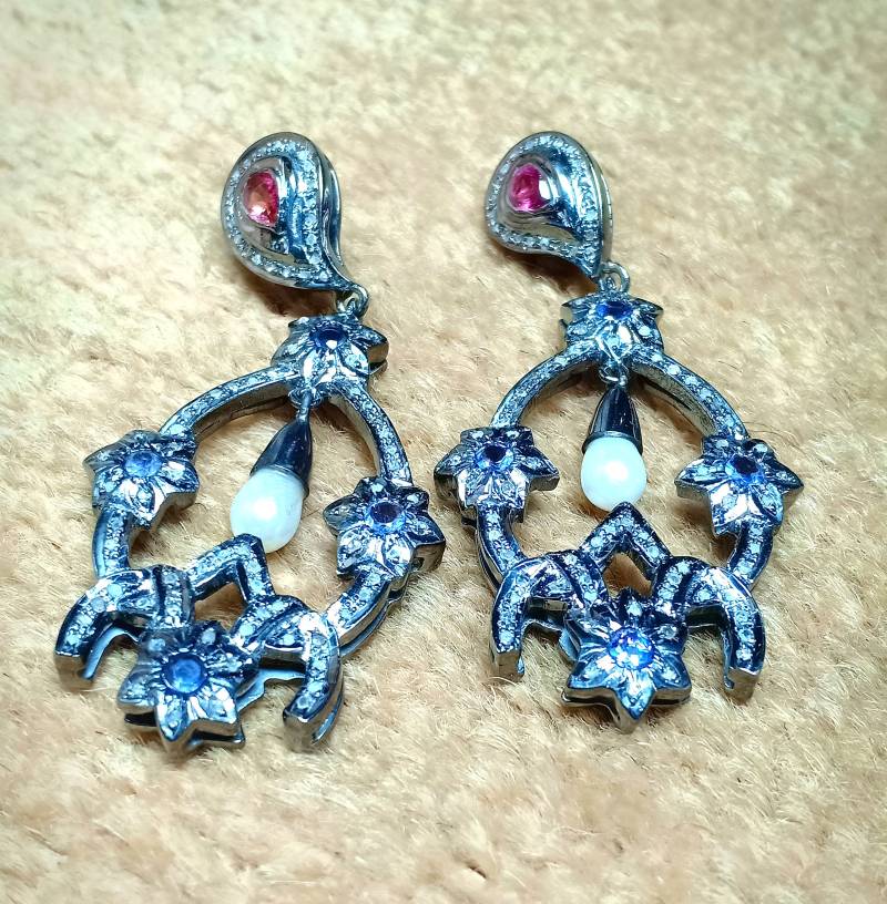 Handgemachte Sterling Silber Turmalin Perlen Ohrringe Mit Pave Diamant von Jayseejewellers