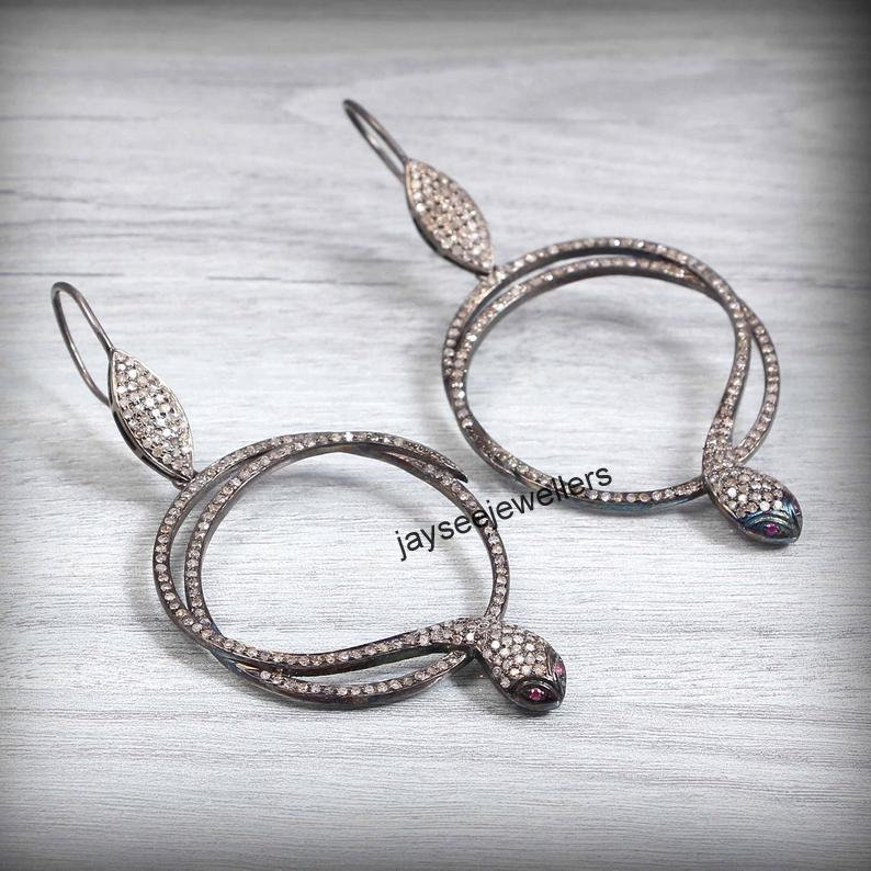 Handgemachte Sterlingsilber Rubin Schlange Ohrringe Im Single Cut Diamant-Stil von Jayseejewellers