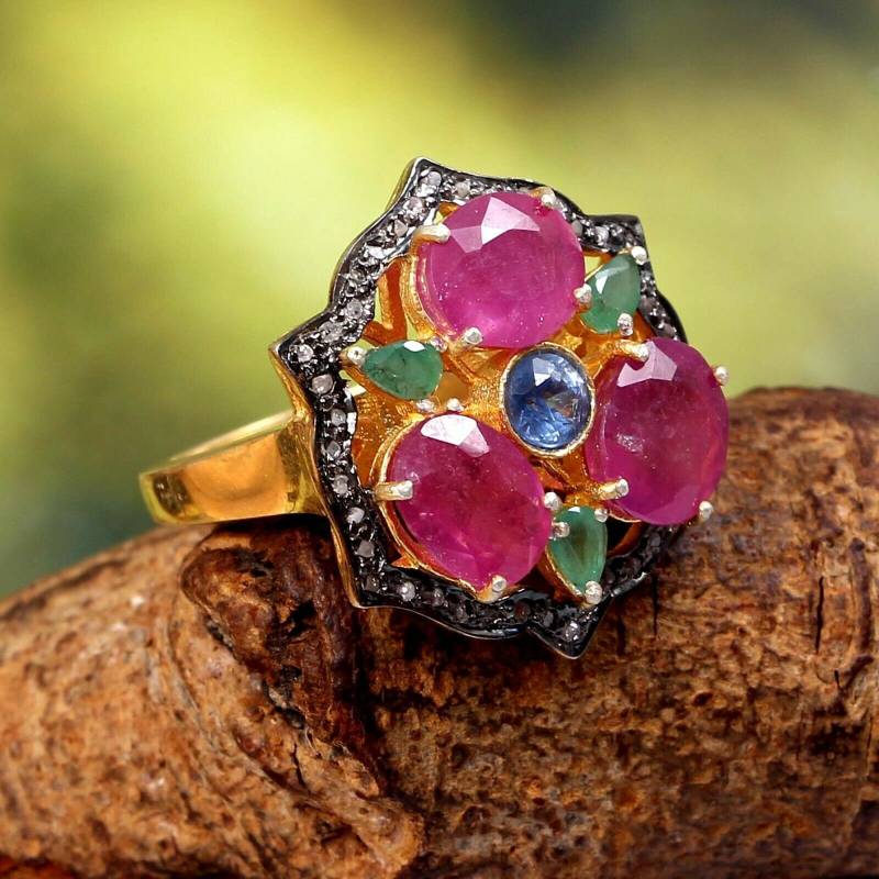 Handgemachter Rubin Cocktail-Ring Smaragd, Tansanit, Diamant, Sterling Silber von Jayseejewellers