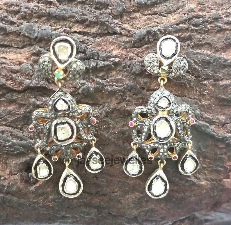 Natürliche Diamant Ohrringe Im Ross Cut Pave, Rubin & Smaragd, Sterling Silber von Jayseejewellers