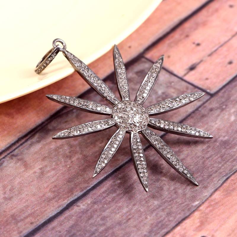 Pave Diamond Sunburst Anhänger Handgemachter Sterling Silber Rosecut Edelstein von Jayseejewellers