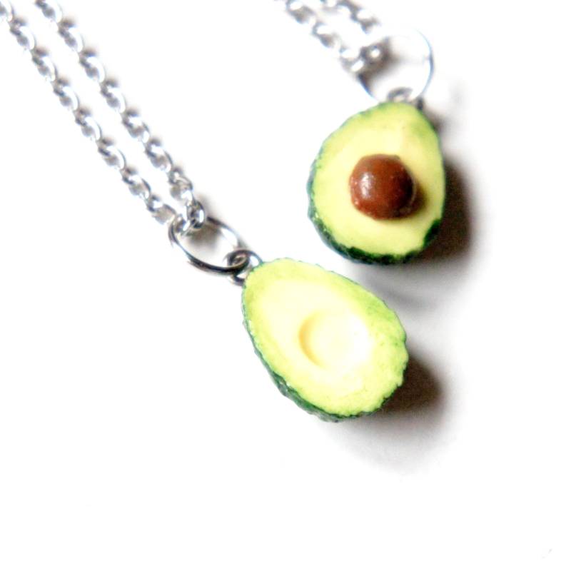 Avocado Freundschaft Halskette Handgemachte Polymer Clay Bff Schmuck Avocado Freundschaft Halskette Handgemachte Polymer Clay Bff Schmuck von JazleneCollection