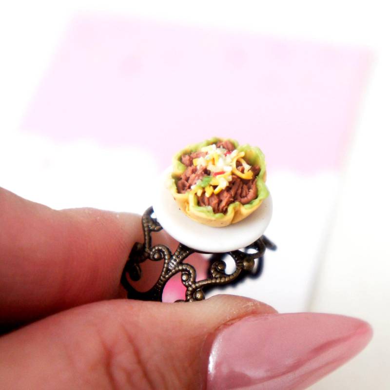 Miniatur Taco Salat Ringe Handgemachte Lebensmittel Schmuck Miniatur Taco Salat Ringe Handgemachte Lebensmittel Schmuck von JazleneCollection