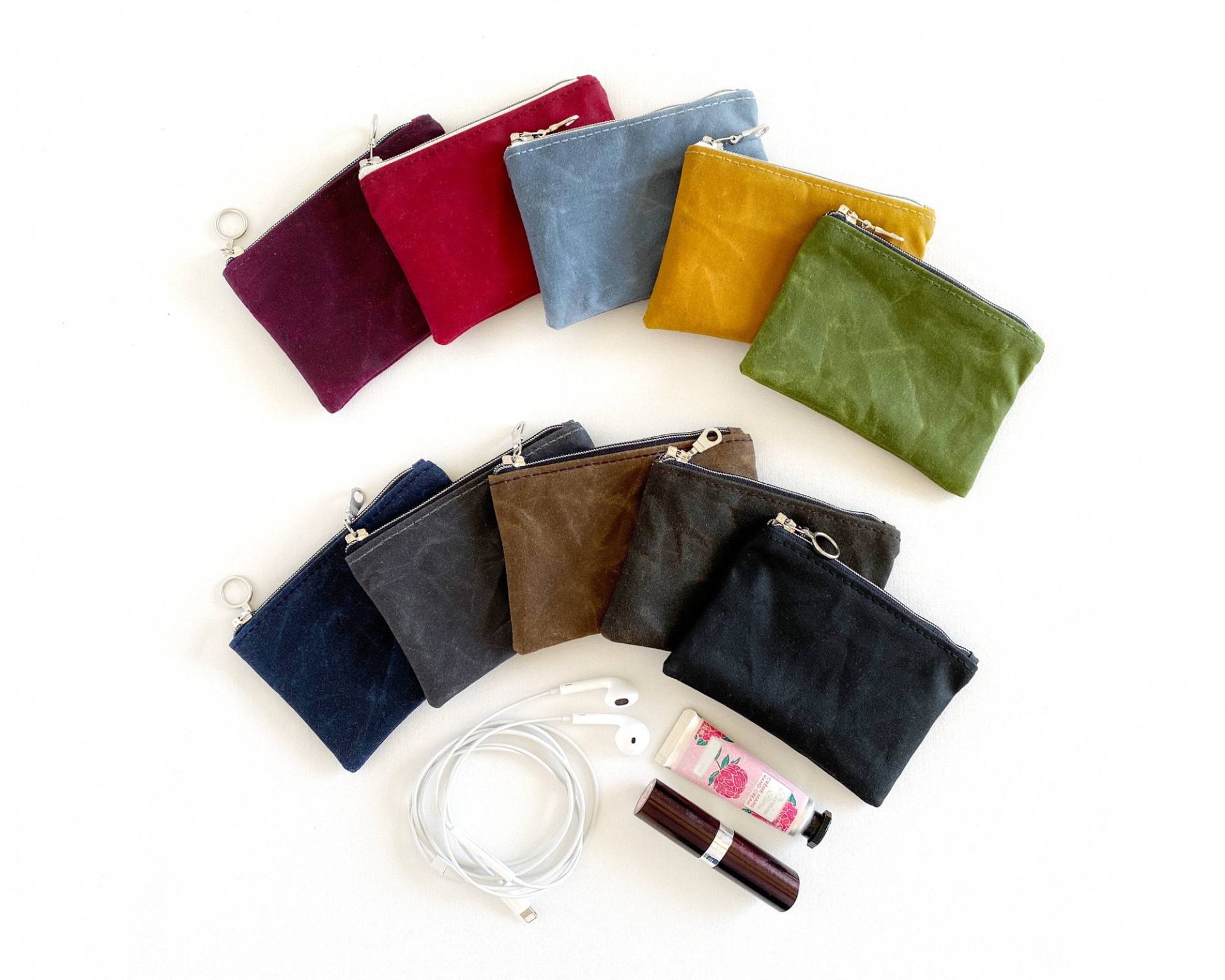 Kopfhörertasche in Vielen Farben | Mini Täschchen Mit Reissverschluss -Kartenhalter Münzbeutel Kleine Tasche Aus Oilskin Kopfhörertasche in Vielen Farben | Mini Täschchen Mit Reissverschluss -Kartenhalter Münzbeutel Kleine Tasche Aus Oilskin von JazzeeThings