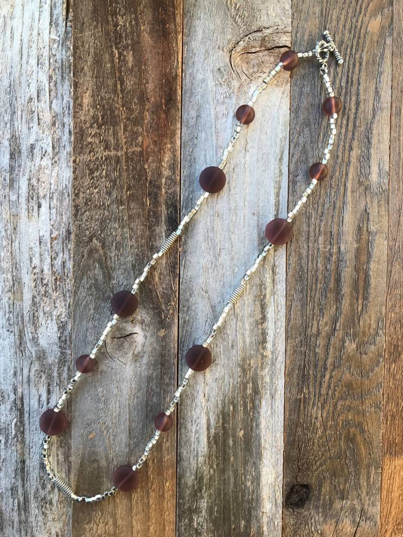 Lila Glas Und Silber Tube Perlenkette Lila Glas Und Silber Tube Perlenkette von JazzyJewelryDesignz