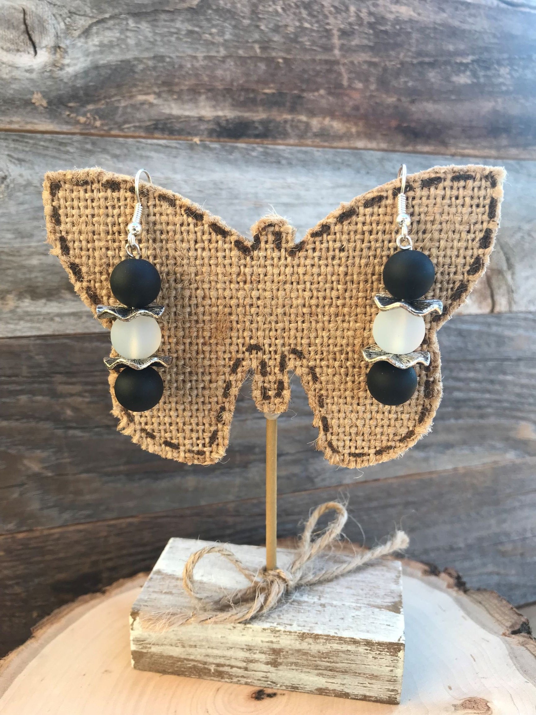 Schwarzer Onyx Und Weißem Milchglas Perle Ohrringe Schwarzer Onyx Und Weißem Milchglas Perle Ohrringe von JazzyJewelryDesignz