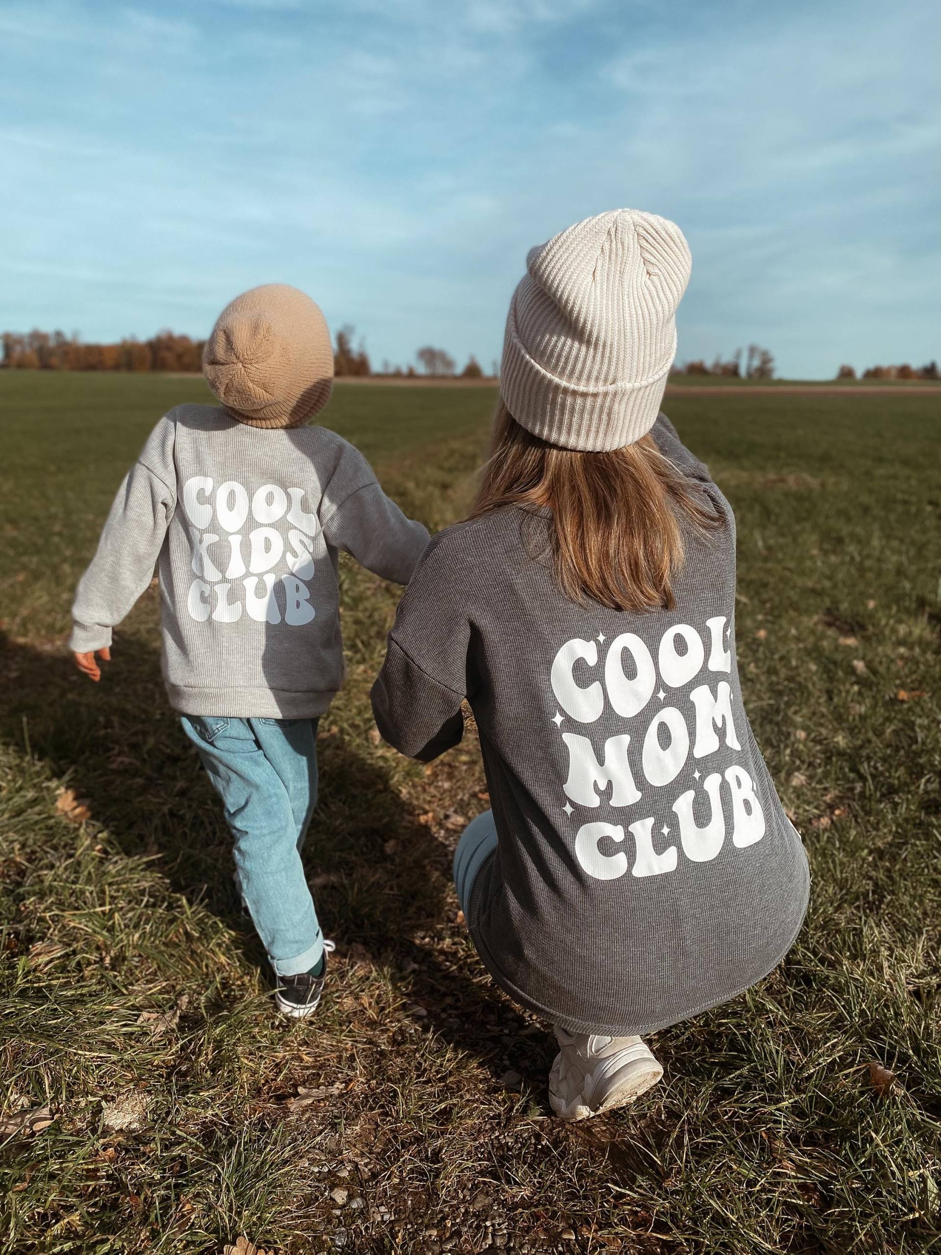 Oversize Sweater Cool Mom Club | Smilie Für Damen Erwachsene Stylisch Mit Stoffauswahl Waffeljersey Statement Pulli Gr 34-46 von JeMiLaHandmade