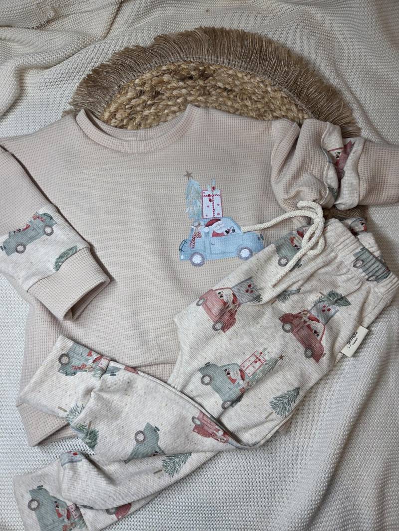 Oversize Sweater Kinder | Pullover in Beige Stylisch Unisex Leggings Mit Weihnachtsmann Im Auto Größenauswahl von JeMiLaHandmade