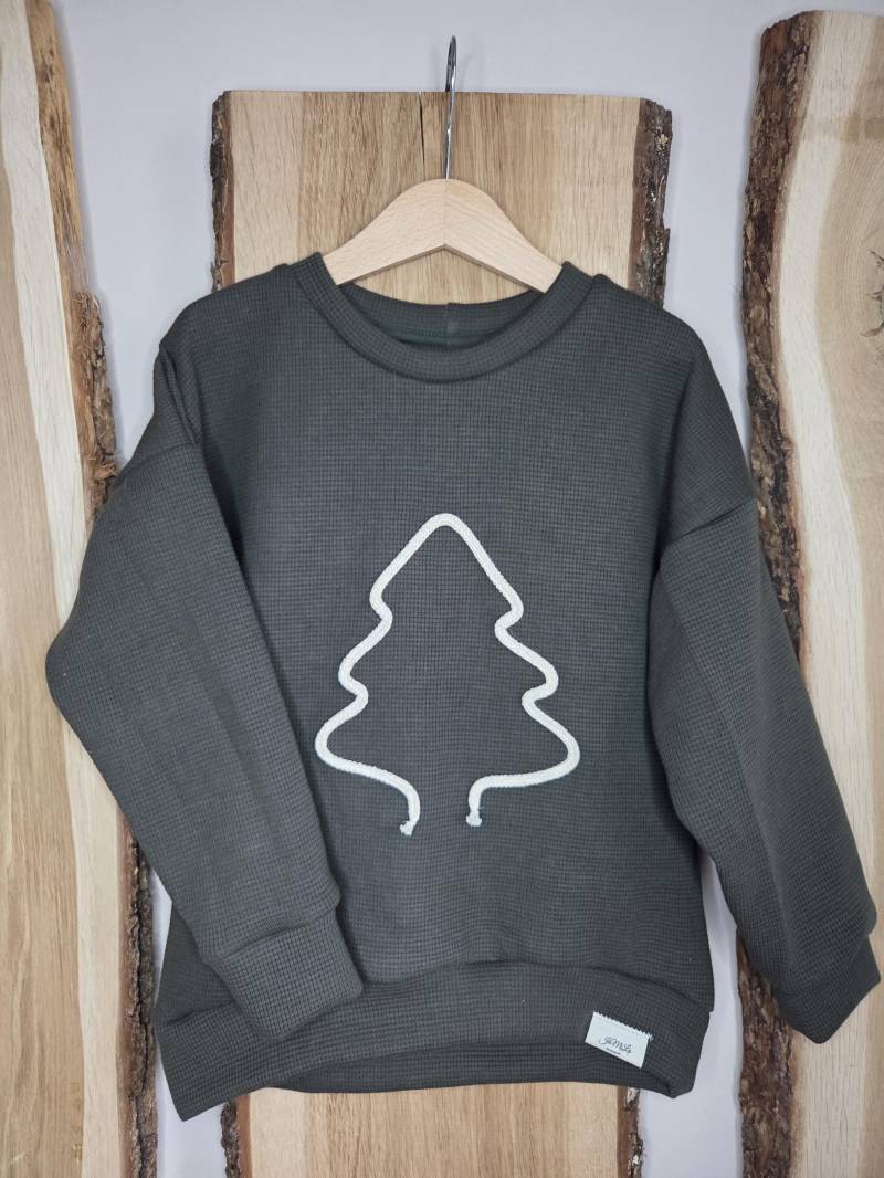 Oversize Sweater Mit Weihnachtsbaum Kordel | Weihnachtsoutfit Kinderpulli Baby Pullover Baum Stylisch Waffeljersey Gr 56-140 von JeMiLaHandmade