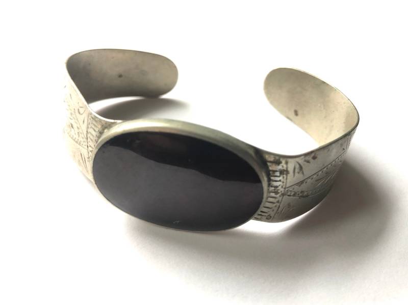 Jahrgang Geätzt Sterling Silber Armreif Mit Großen Ovalen Karneol Stein, Handgemachte 1950Er Jahre Jahrgang Geätzt Sterling Silber Armreif Mit Großen Ovalen Karneol Stein, Handgemachte 1950Er Jahre von JeTayTreasures