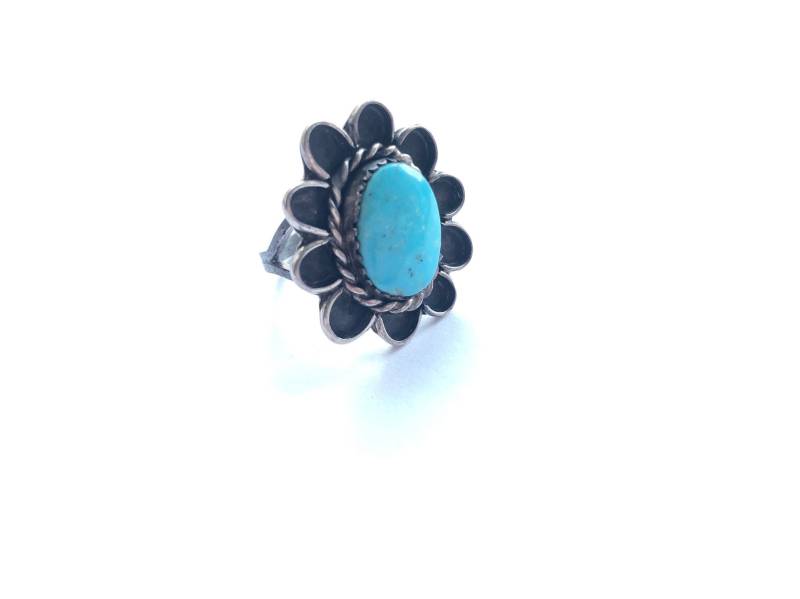 Vintage Blumenrahmen Sterling Silber Und Türkis Statement Ring, Größe 5 1/4 Vintage Blumenrahmen Sterling Silber Und Türkis Statement Ring, Größe 5 1/4 von JeTayTreasures