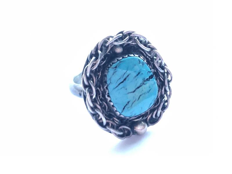 Vintage Sterling Silber Und Blau Türkis Ring Mit Detaillierten Kette Link Grenze, Größe 6 3/4 Vintage Sterling Silber Und Blau Türkis Ring Mit Detaillierten Kette Link Grenze, Größe 6 3/4 von JeTayTreasures