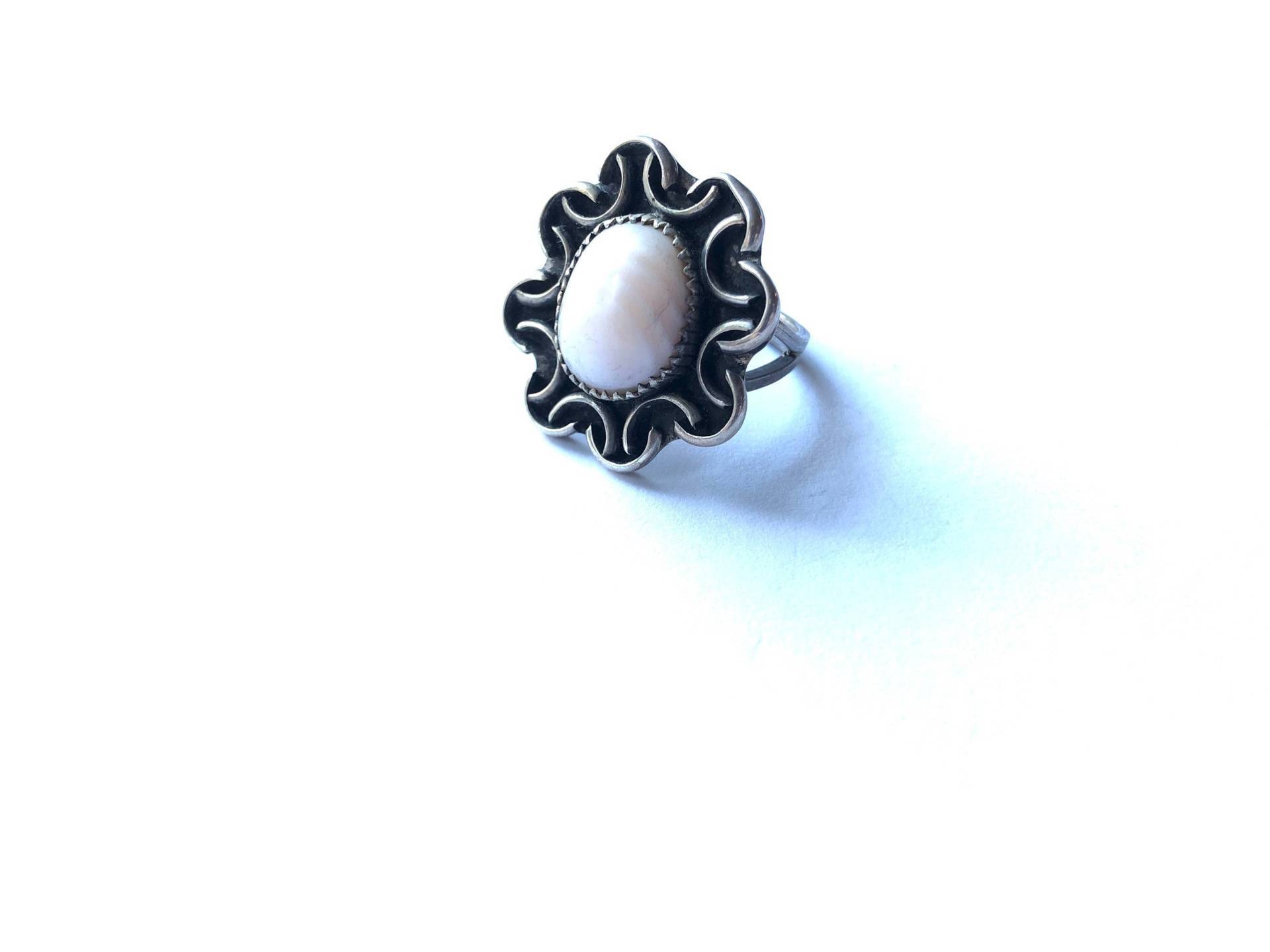 Vintage Sterling Silber Und Rosa Botswana Achat Südwestlichen Künstler Signiert Ring, Größe 5 1/4 von JeTayTreasures