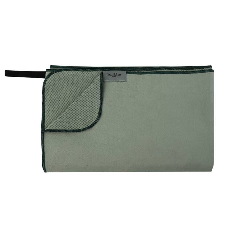 Microfaser Handtuch in der Trendfarbe Matcha, 130 x 80 cm | Jean&Len Microfaser Handtuch in der Trendfarbe Matcha, 130 x 80 cm | Jean&Len von Jean&Len