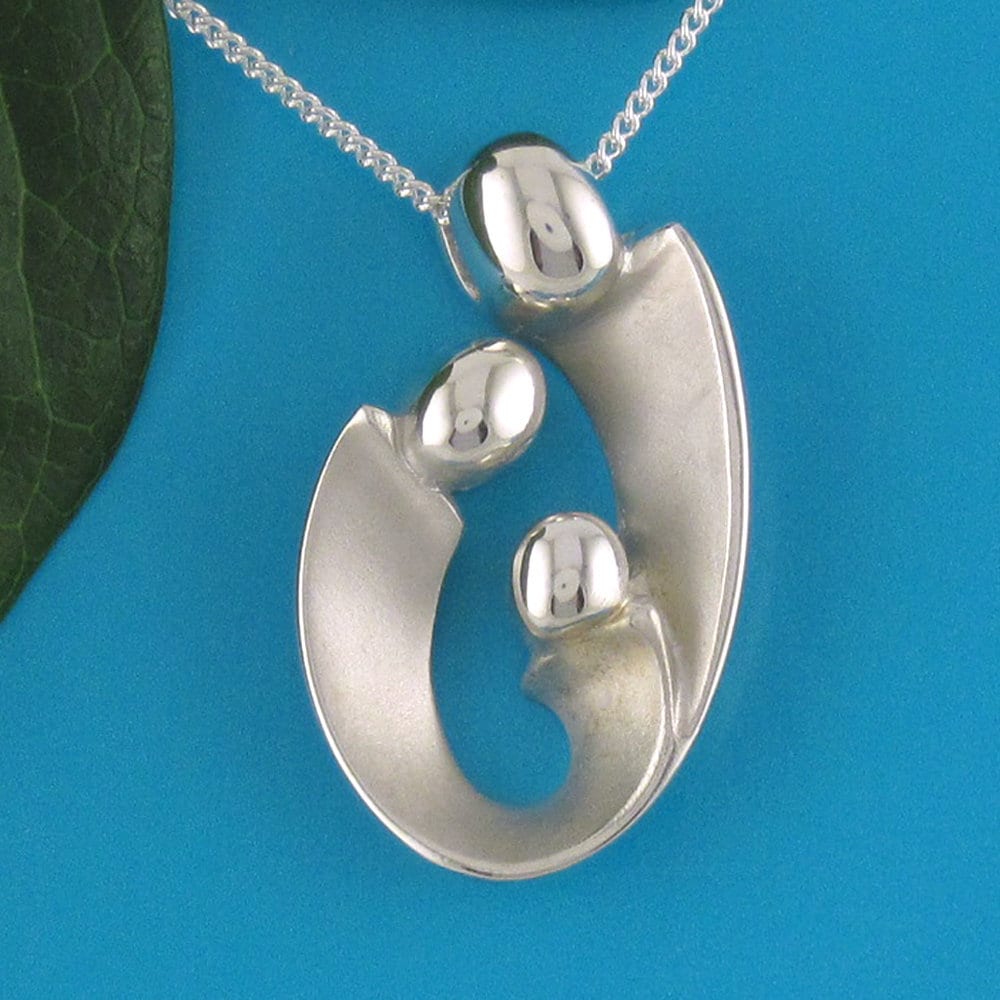 Mutter Von Zwei Kindern Anhänger, Familie Drei Halskette, Silber Mom Anhänger Mit Kette, Schmuck, Familien Geschenke, Herzlichen Glückwunsch von JeanDesignsJewelry