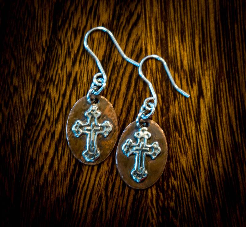 Kupfer Und Silber Kreuz Ohrringe von JeanMegahanArt
