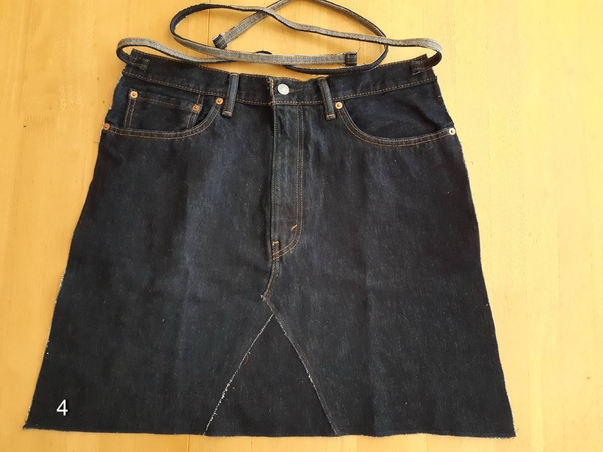 Denim Half Apron-Repurposed Vintage Jeans-#4 Denim Half Apron-Repurposed Vintage Jeans-#4 von JeannePeanuts