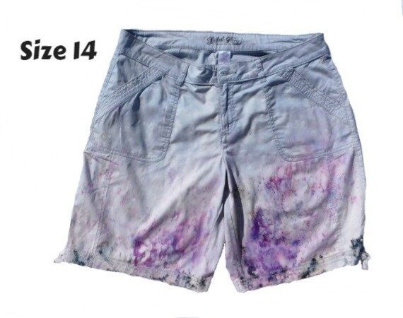 Bermuda Shorts Frauen -Größe 14 - Hohe Taille Mom Upcycled, Distressed Baumwolle Frauen, Sommer Damenbekleidung Nr. 13 von JeanniesArtToWear