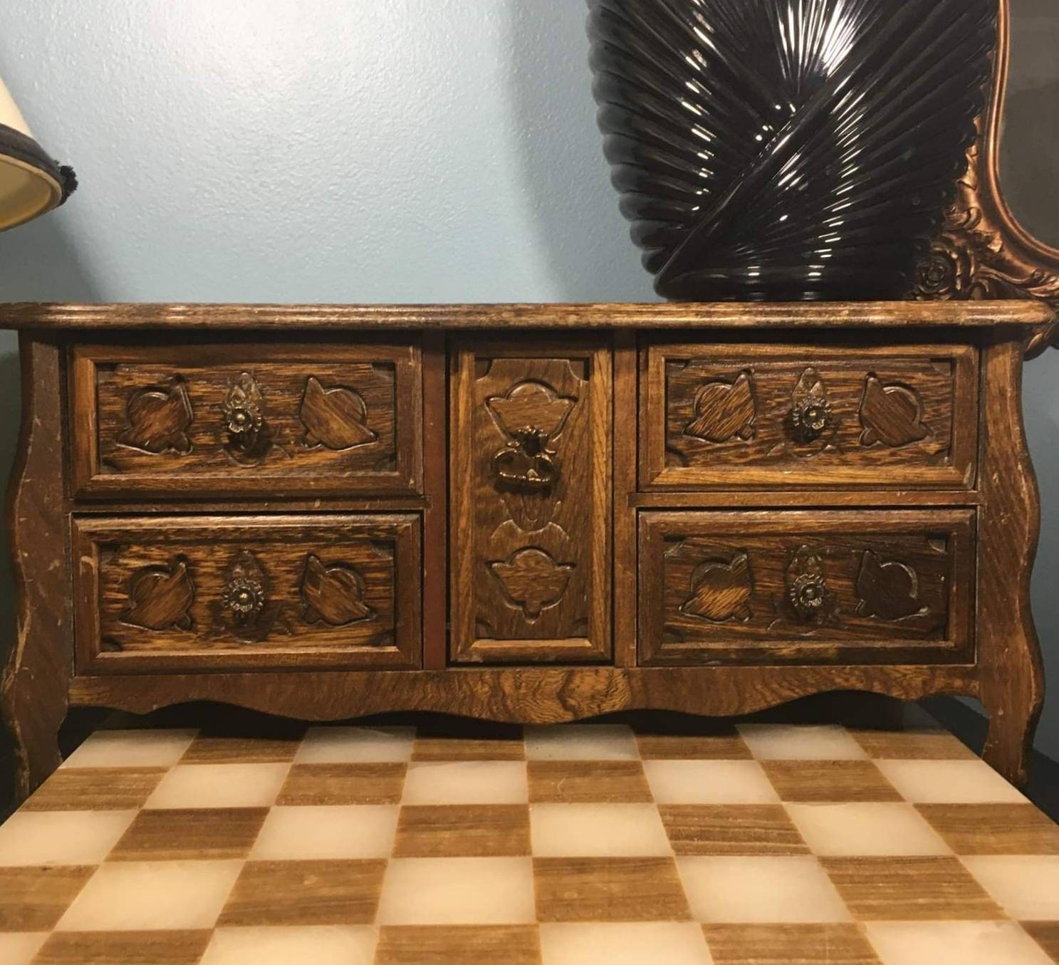 Pat Yoshikawa, Schmuckschatulle, Vintage 60Er Jahre, Schmuckaufbewahrung, Handgefertigtes Holz, Geätztes Massivholz, Messinggriffe Pat Yoshikawa, Schmuckschatulle, Vintage 60Er Jahre, Schmuckaufbewahrung, Handgefertigtes Holz, Geätztes Massivholz, Messinggriffe von JeanniesVintageJems