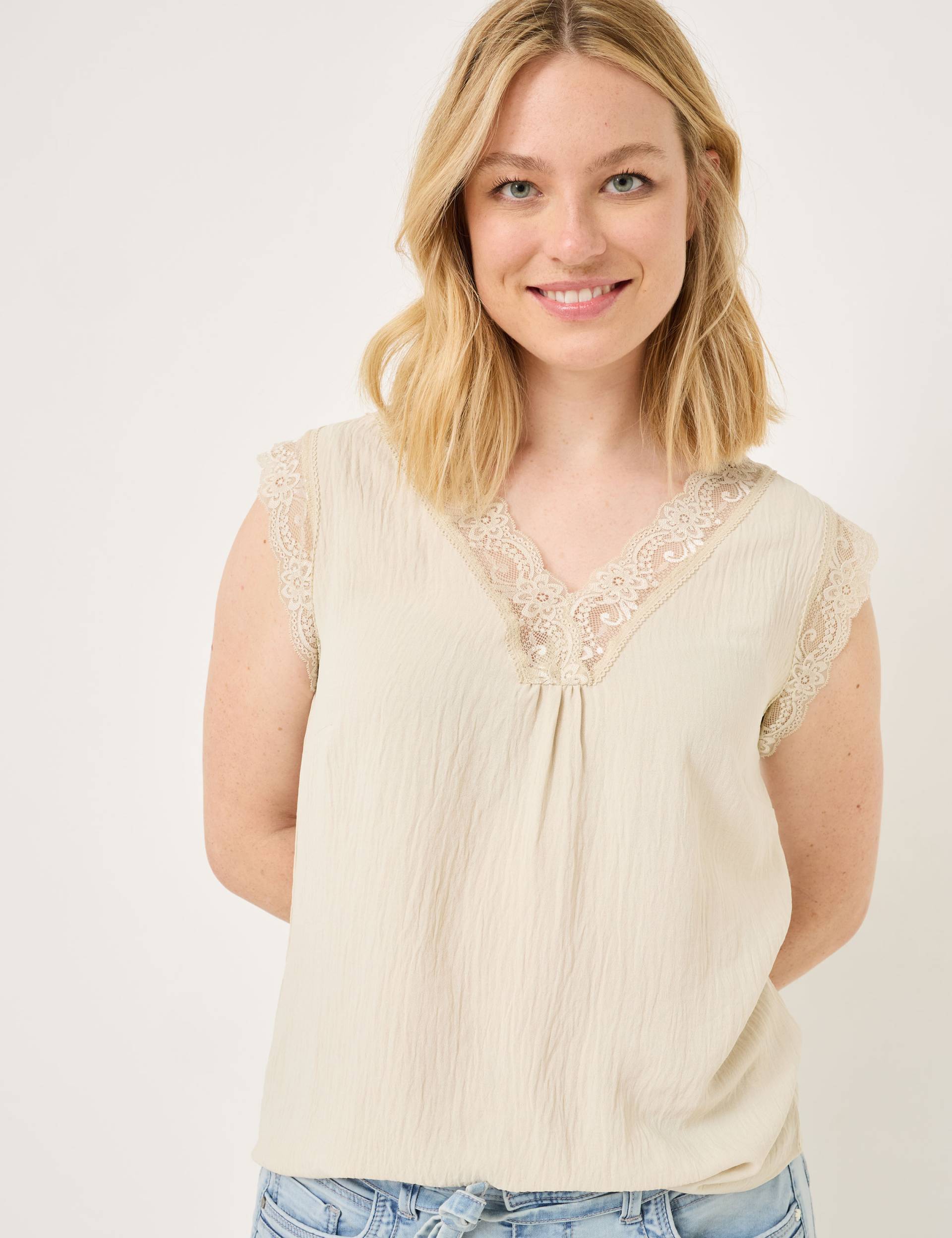 Feminines Blusentop mit Spitze von Jeans Fritz
