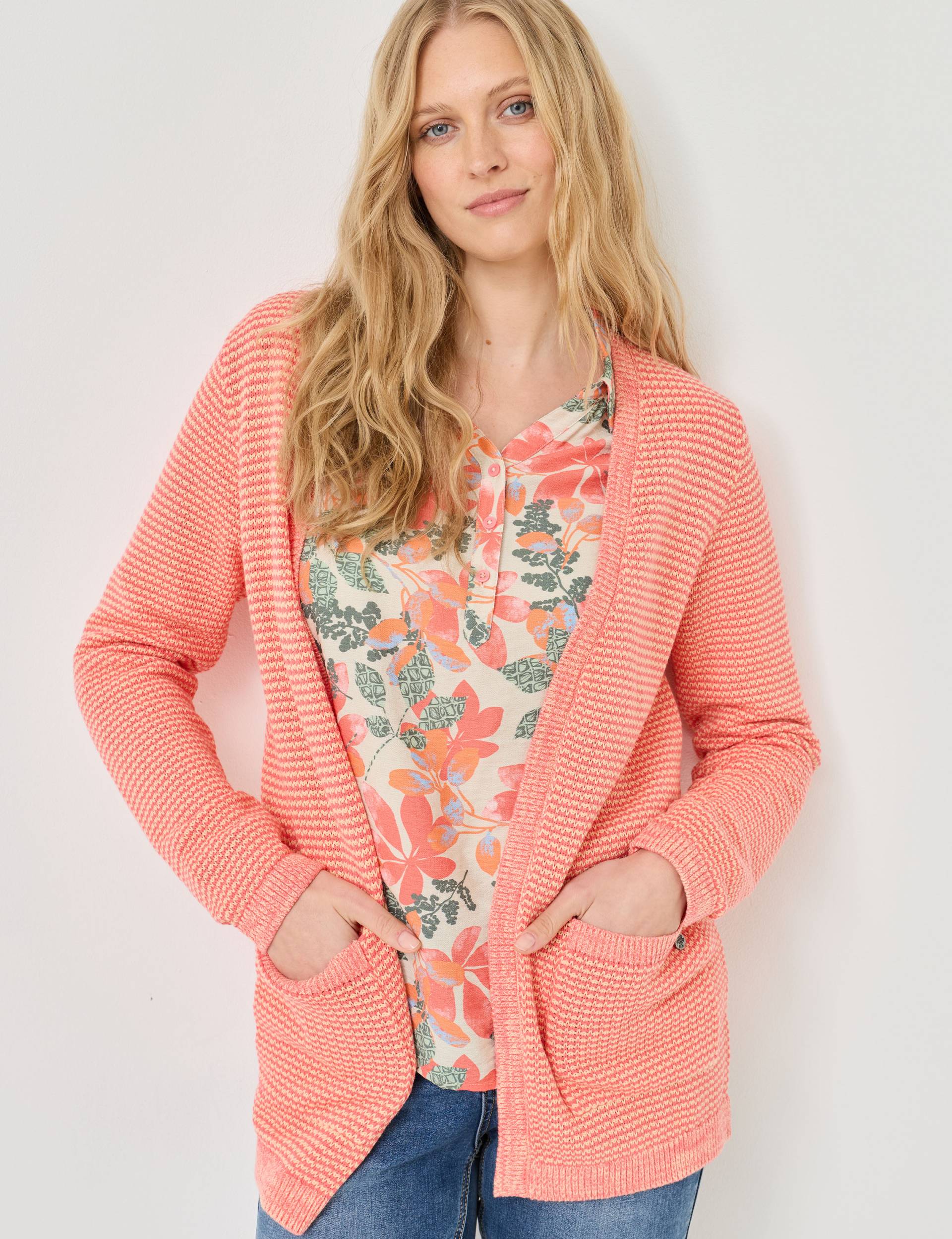 Dezent gestreifte Strickjacke von Jeans Fritz