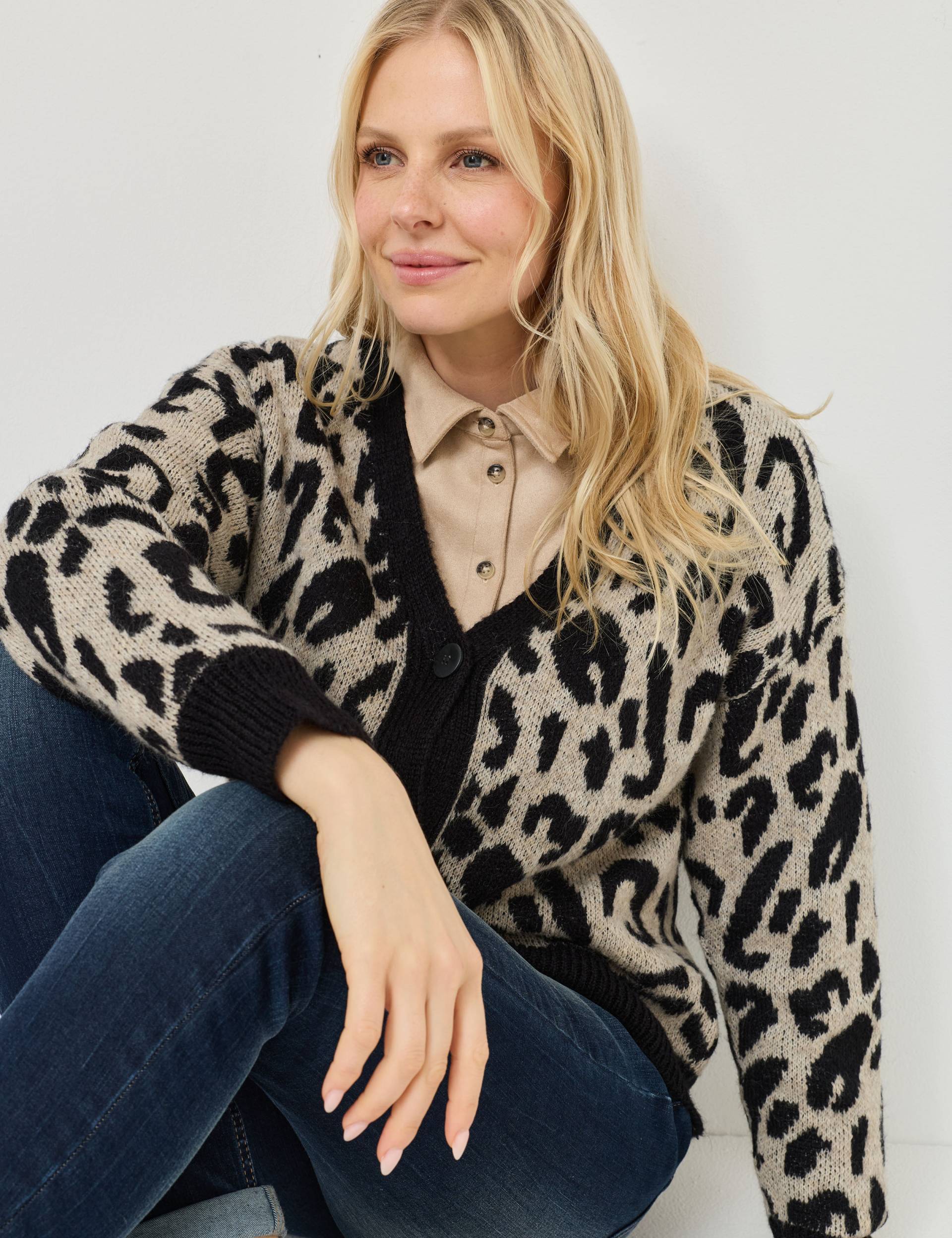 Weiche Strickjacke mit Leo-Muster von Jeans Fritz