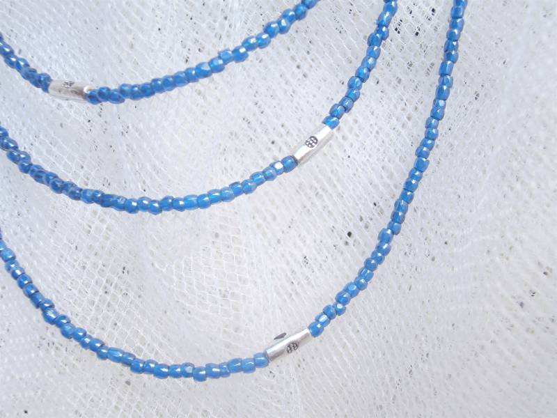 Lange Rocailles Perlenkette, 68 in Kette, Sehr Hippie Perlen, Blaue Langer Perlenstrang von JeansJewelryDesigns