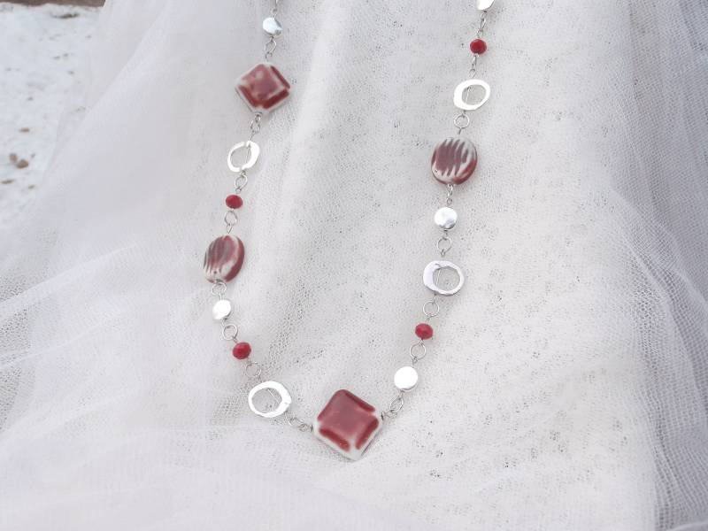 Lange Rote Halskette, Keramik Perlenkette, Silberkette, 38 Zoll Rot Weiße Lustige Statement Schmuck, Kleid Lange Rote Halskette, Keramik Perlenkette, Silberkette, 38 Zoll Rot Weiße Lustige Statement Schmuck, Kleid von JeansJewelryDesigns