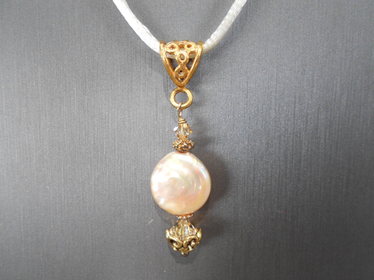 Champagner Münze Perlenkette von JebedisJewels