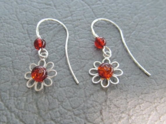 Cognac Amber Daisy Ohrringe von JebedisJewels
